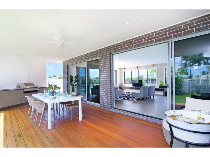 14 Palmetto Ct, Broadbeach Waters QLD 4218