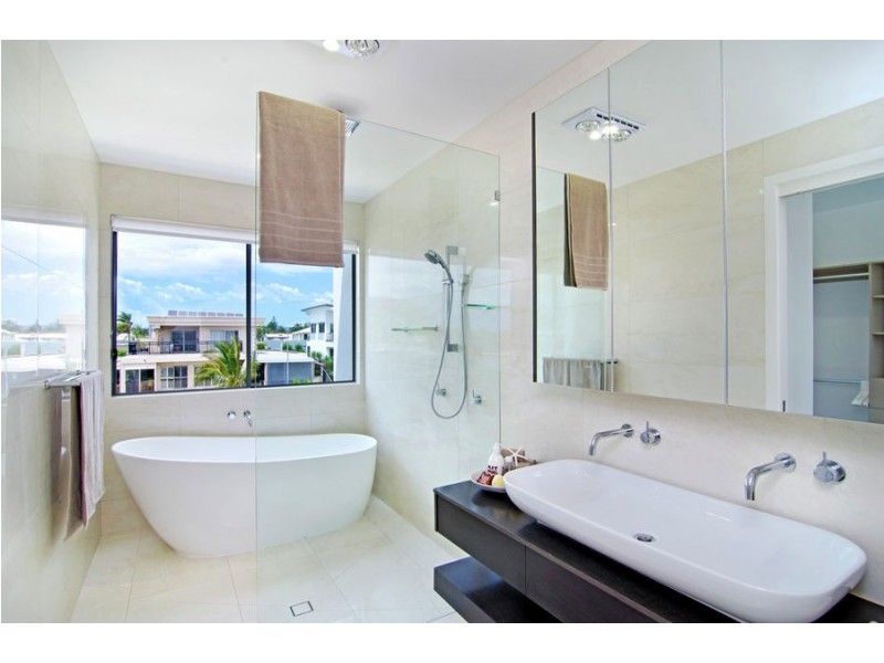 14 Palmetto Ct, Broadbeach Waters QLD 4218