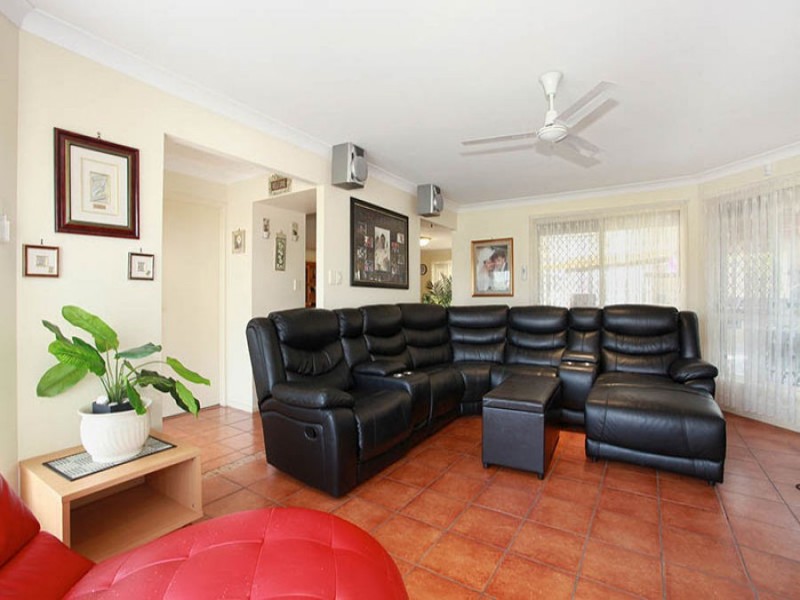 1 Wattlebrush, Molendinar QLD 4214