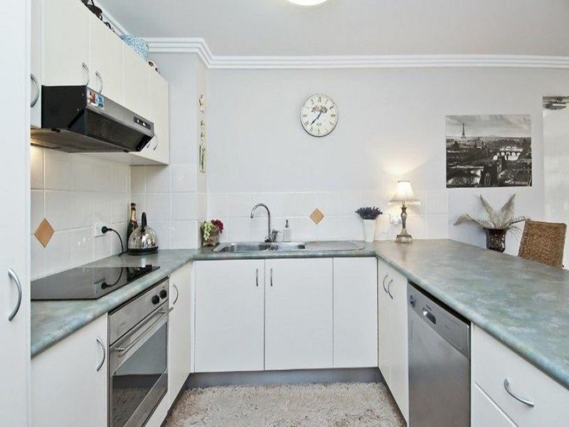 40 Meron St, Southport QLD 4215