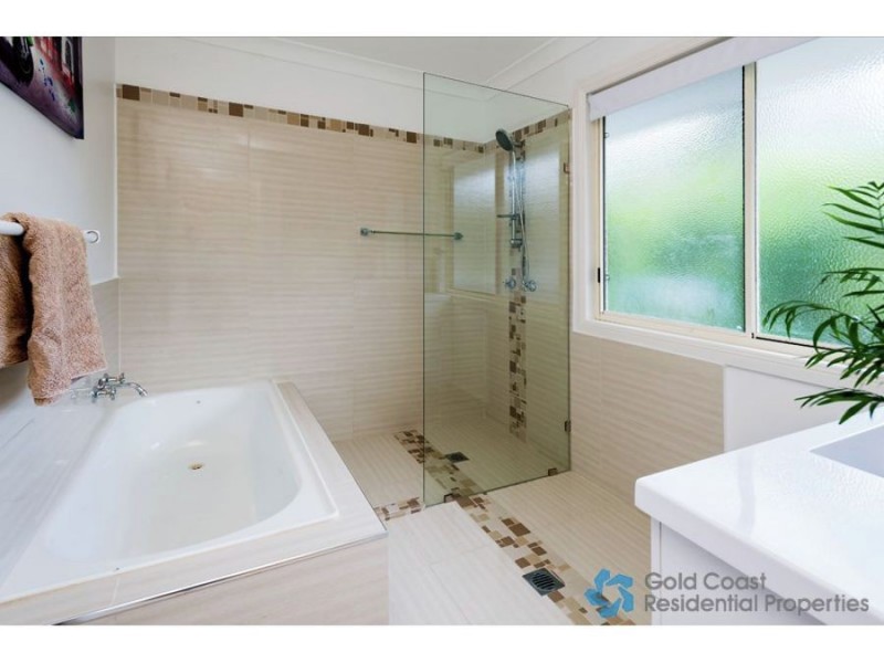 475 Pine Ridge Rd, Runaway Bay QLD 4216