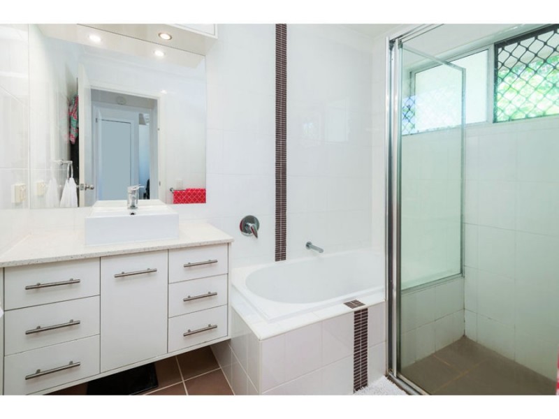 3 Brier Cres, Varsity Lakes QLD 4227