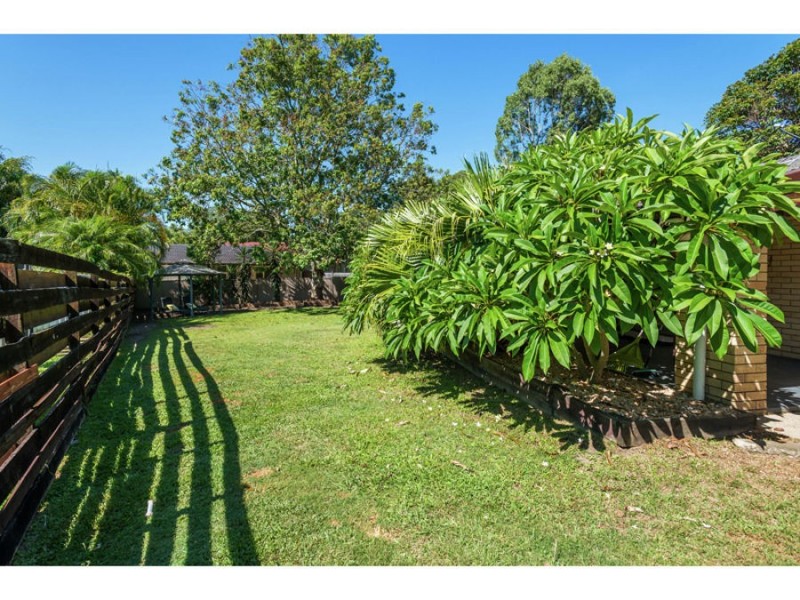 3 Brier Cres, Varsity Lakes QLD 4227