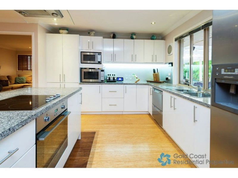 8 Fuji Close, Southport QLD 4215