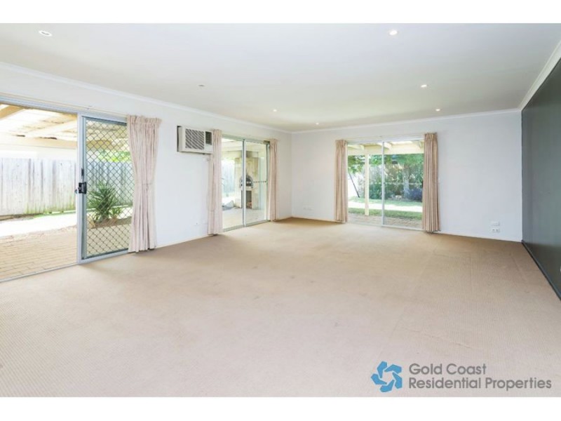 7 Fatsia, Elanora QLD 4221