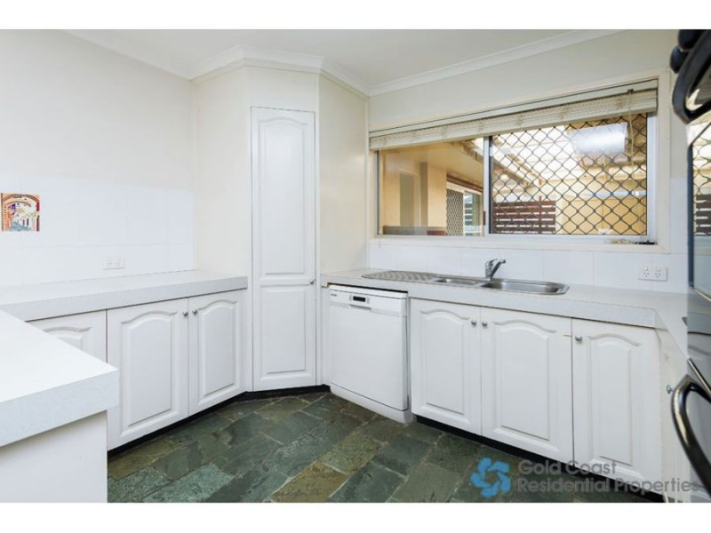 7 Fatsia, Elanora QLD 4221