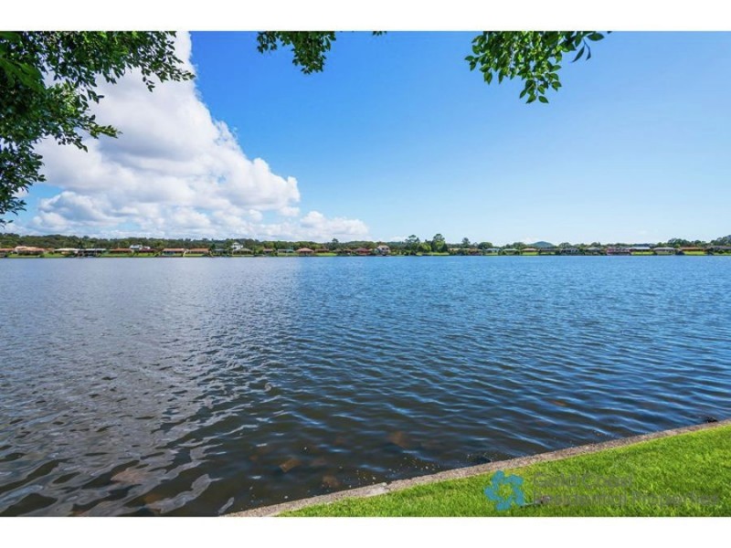 7 Fatsia, Elanora QLD 4221
