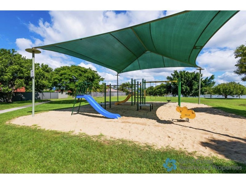7 Fatsia, Elanora QLD 4221