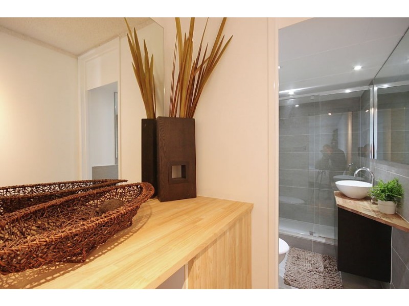 11/3 Old Burleigh Rd, Surfers Paradise QLD 4217