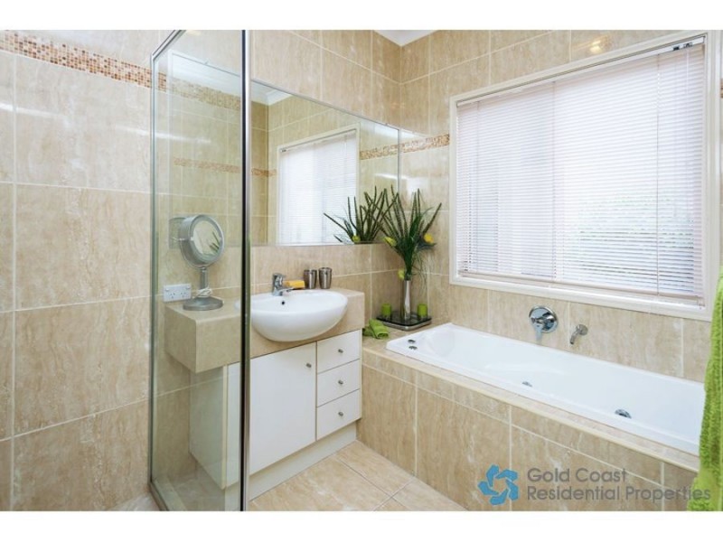 18 Irvine Street, Pacific Pines QLD 4211