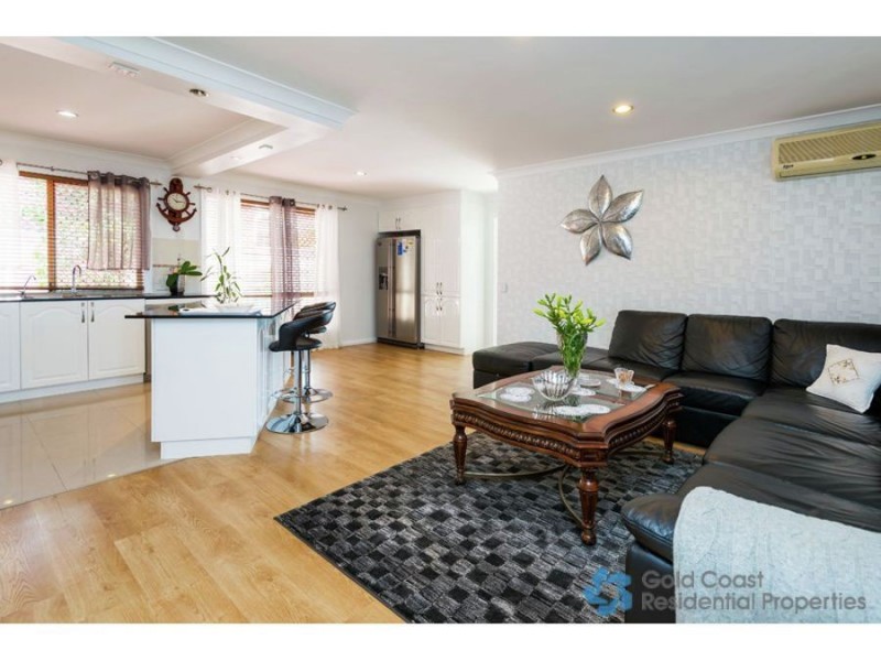 8 Footscray ct, Arundel QLD 4214