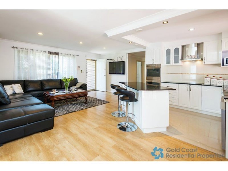 8 Footscray ct, Arundel QLD 4214