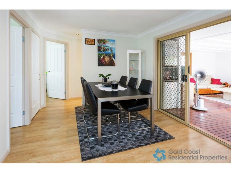 8 Footscray ct, Arundel QLD 4214