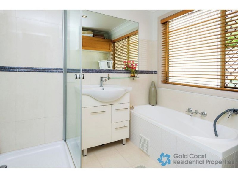 8 Footscray ct, Arundel QLD 4214