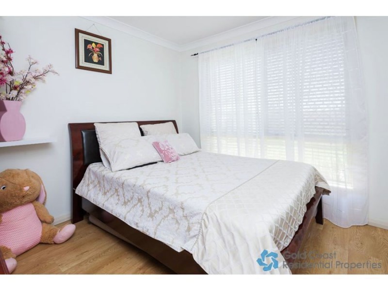 8 Footscray ct, Arundel QLD 4214