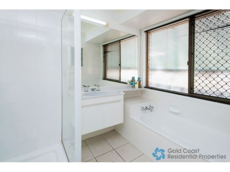 5 Baynton Ave, Helensvale QLD 4212