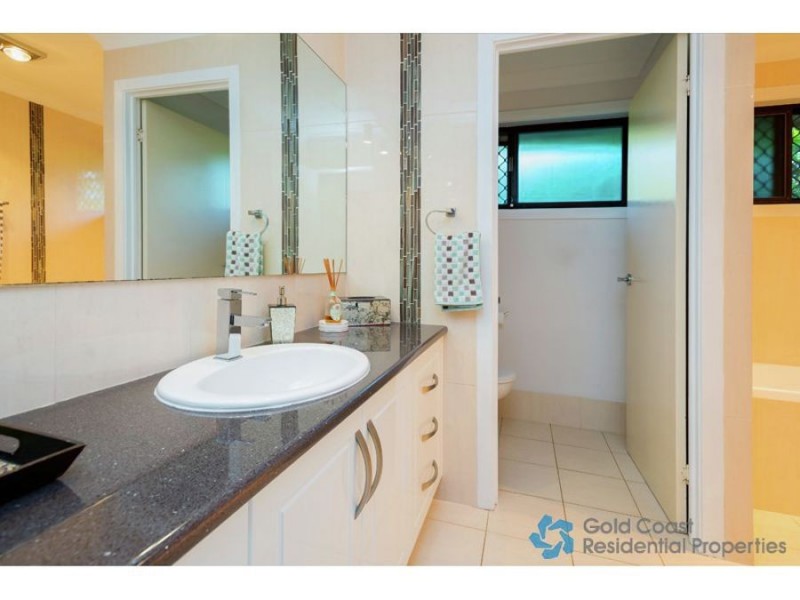 24 Bartlett Avenue, Nerang QLD 4211