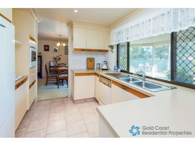 24 Ridgewood Ct, Burleigh Waters QLD 4220