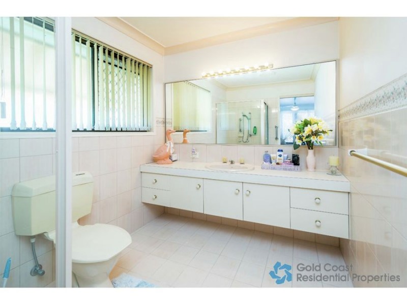 24 Ridgewood Ct, Burleigh Waters QLD 4220