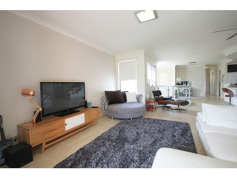 3314 Central Place, Carrara QLD 4211