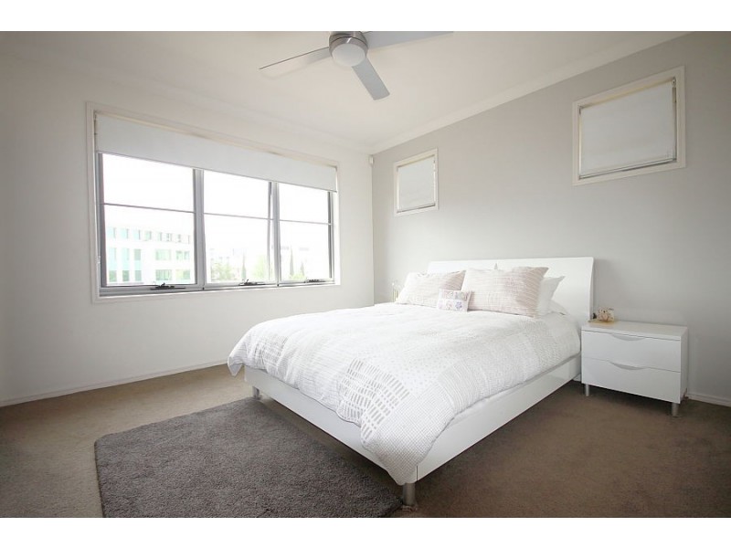 3314 Central Place, Carrara QLD 4211