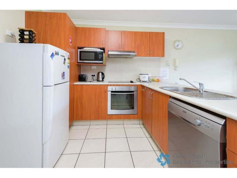 8/7-11 Brown St, Labrador QLD 4215