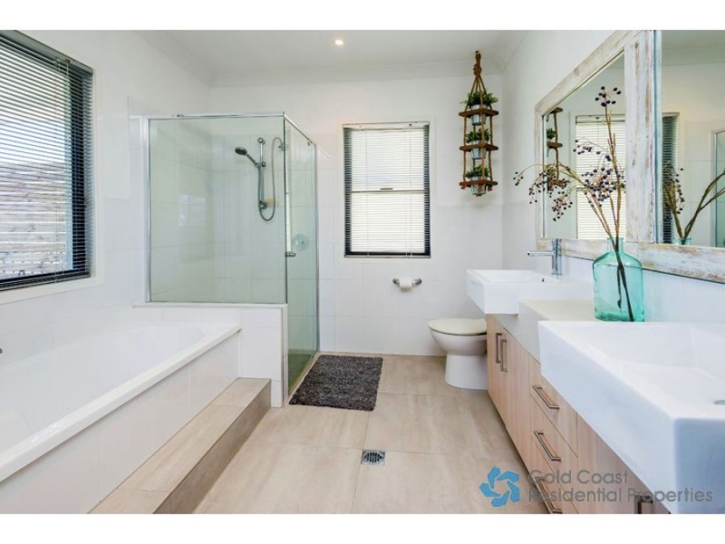 15 Zane Street, Molendinar QLD 4214