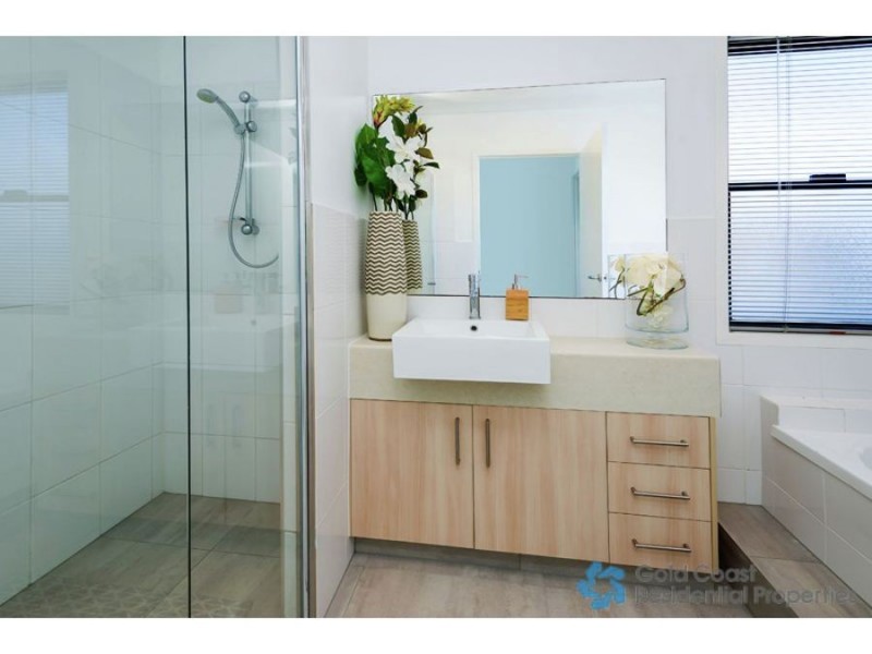 15 Zane Street, Molendinar QLD 4214