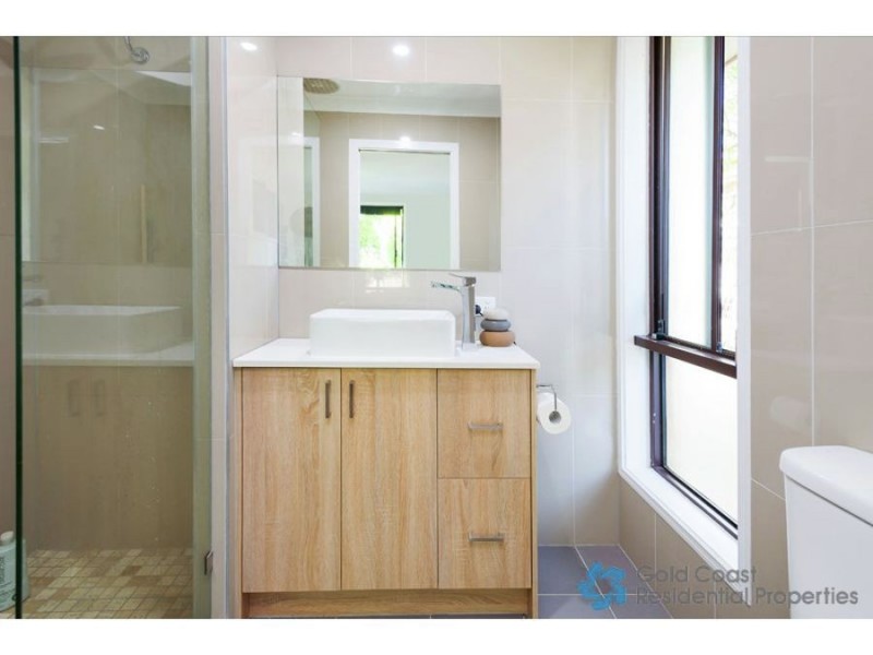 21 Melbourne Rd, Arundel QLD 4214