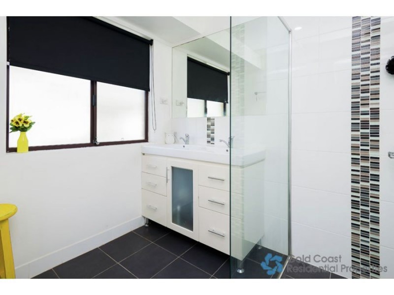 21 Melbourne Rd, Arundel QLD 4214