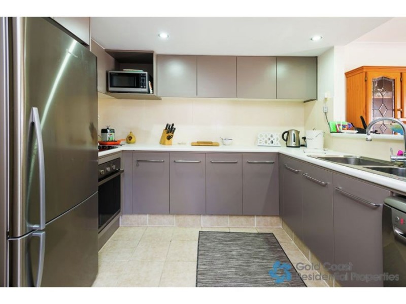 26/81 Olsen Ave, Labrador QLD 4215