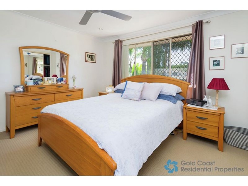 26/81 Olsen Ave, Labrador QLD 4215