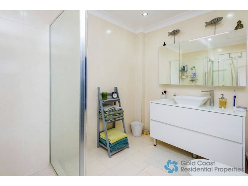 26/81 Olsen Ave, Labrador QLD 4215