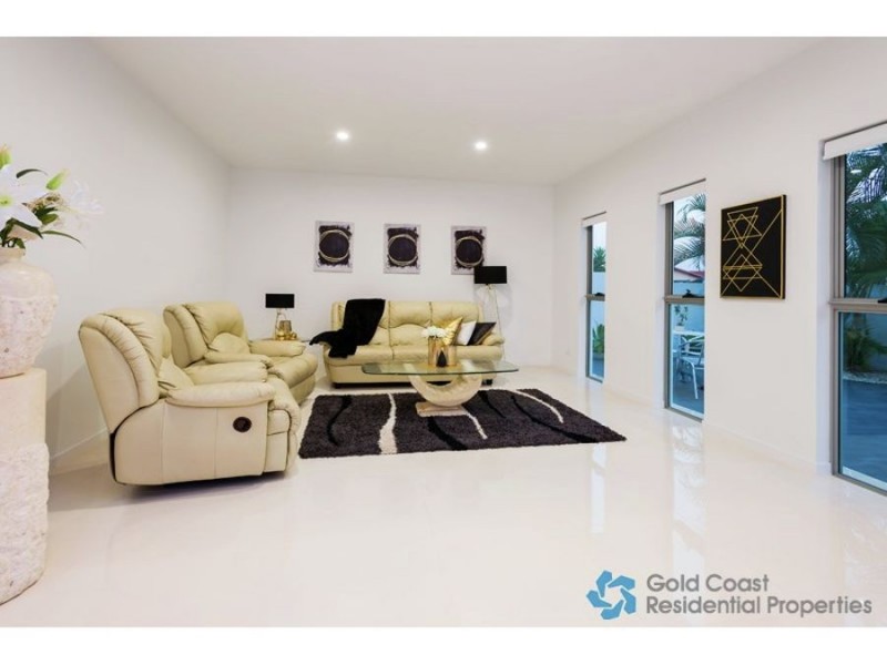 23 Merrimac Blvd, Broadbeach Waters QLD 4218