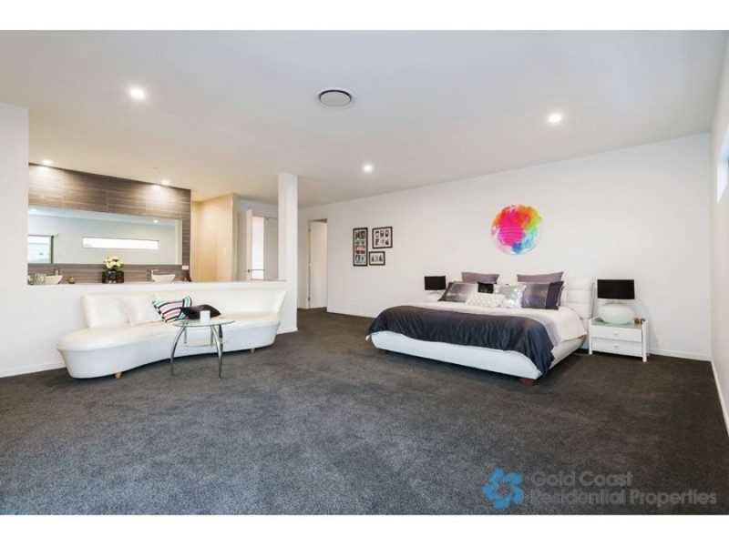 23 Merrimac Blvd, Broadbeach Waters QLD 4218