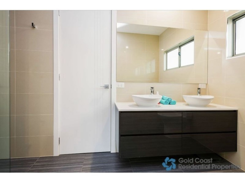 23 Merrimac Blvd, Broadbeach Waters QLD 4218