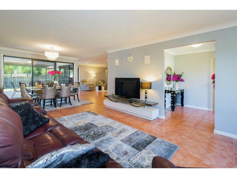43 Zane Street, Molendinar QLD 4214