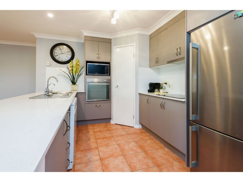 43 Zane Street, Molendinar QLD 4214