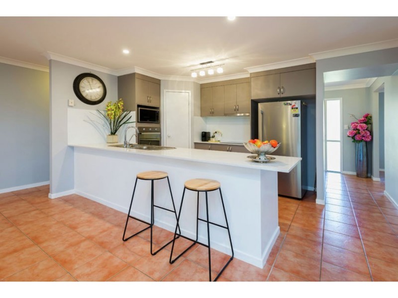43 Zane Street, Molendinar QLD 4214