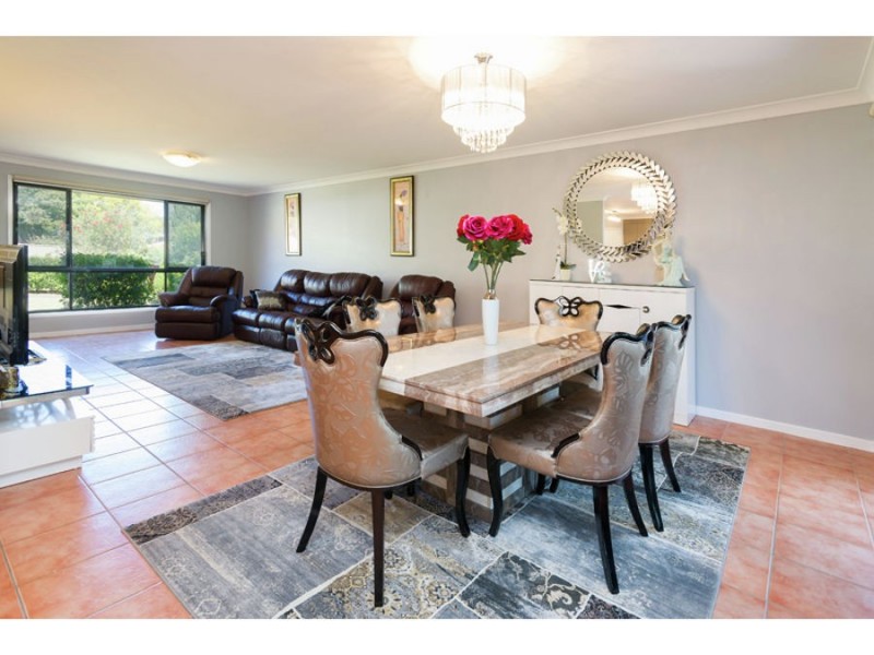43 Zane Street, Molendinar QLD 4214
