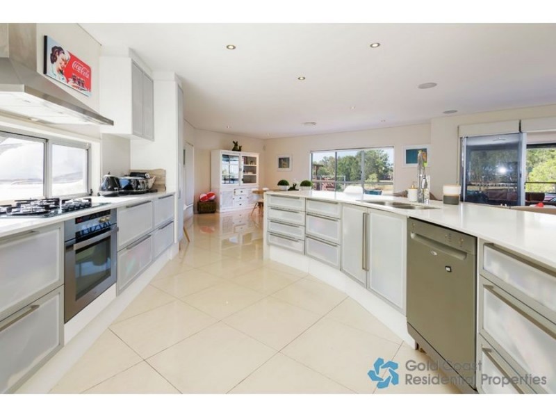 65 Bermuda Street, Broadbeach Waters QLD 4218