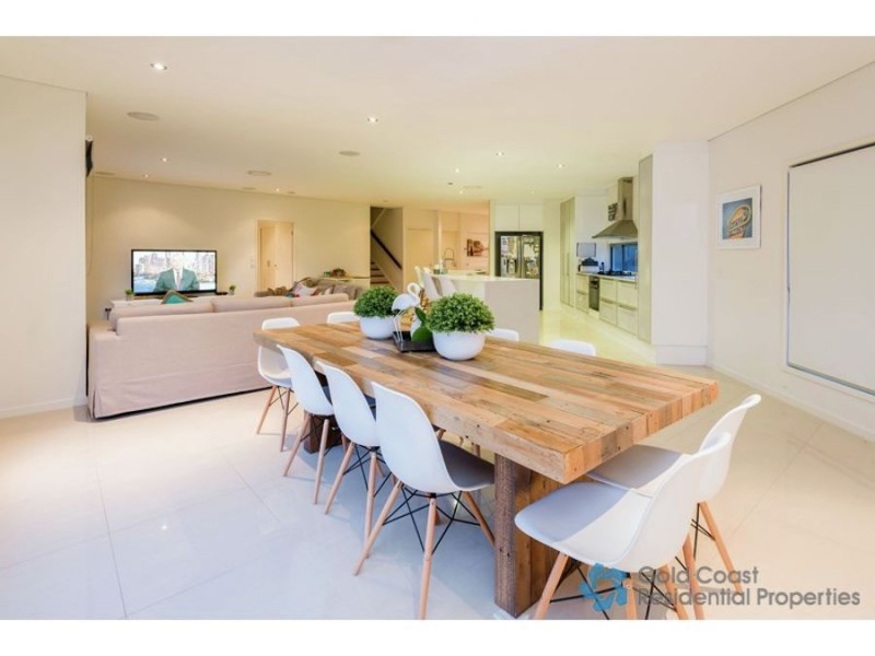 65 Bermuda Street, Broadbeach Waters QLD 4218