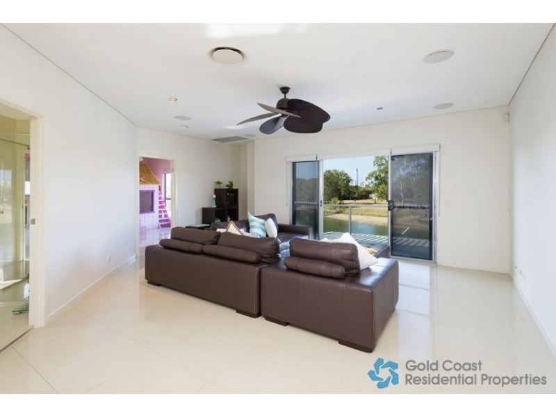 65 Bermuda Street, Broadbeach Waters QLD 4218