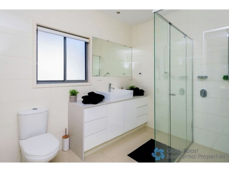 65 Bermuda Street, Broadbeach Waters QLD 4218