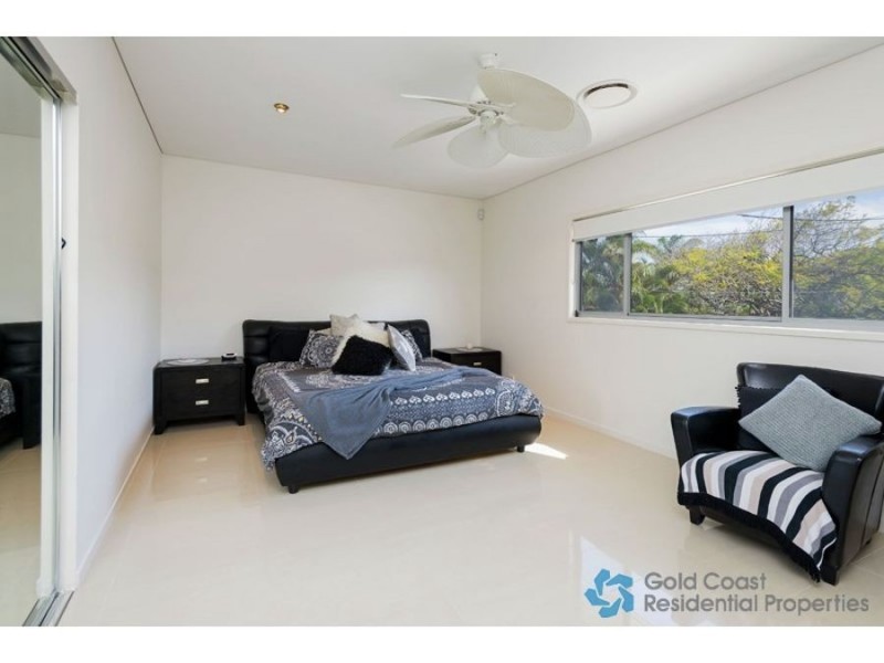 65 Bermuda Street, Broadbeach Waters QLD 4218