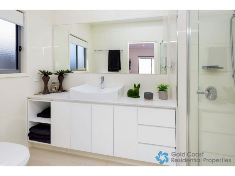 65 Bermuda Street, Broadbeach Waters QLD 4218