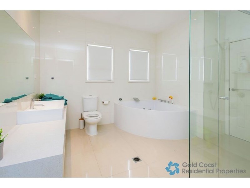 65 Bermuda Street, Broadbeach Waters QLD 4218