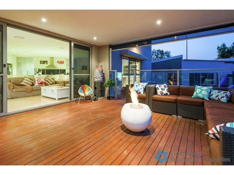 65 Bermuda Street, Broadbeach Waters QLD 4218