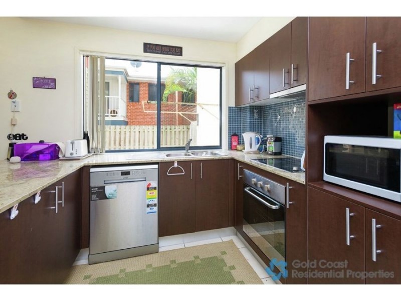 8/170 Whiting Street, “Madorri Villas”, Labrador QLD 4215
