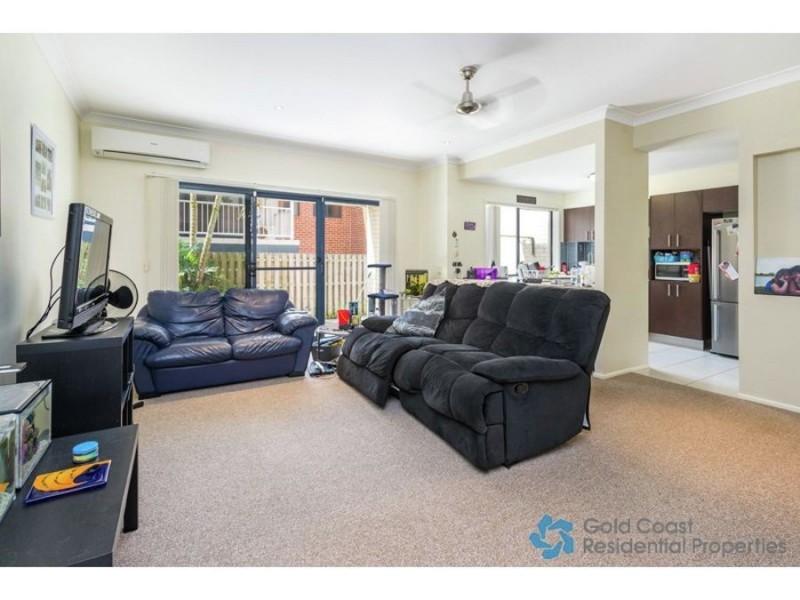 8/170 Whiting Street, “Madorri Villas”, Labrador QLD 4215